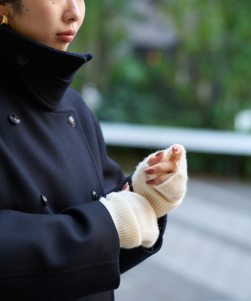 IENA（イエナ）の「ピュア カシミヤ グローブ（手袋・レディース・チャコールグレー/ホワイト/レッド・FREE）」の7枚目の写真