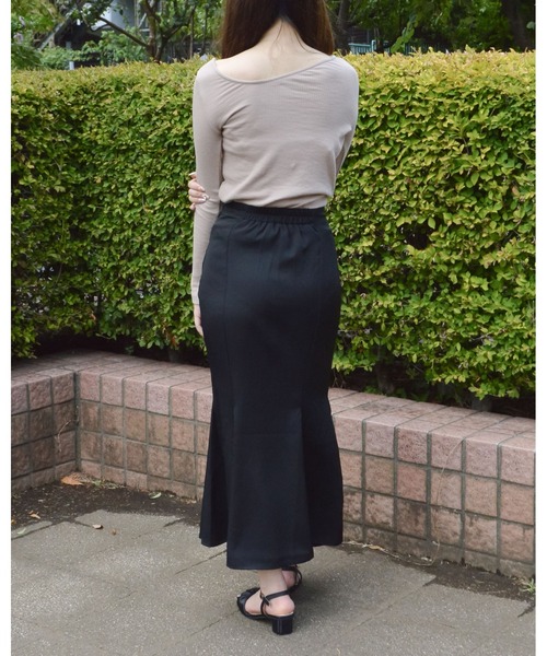 spiritoso(スピリトーゾ)の「アシメネックテレコトップス(Tシャツ/カットソー・レディース・オフホワイト/サックスブルー/ブラック/レンガ/パープル系その他/ダークブラウン/グリーン系その他/ベージュ・MEDIUM)」の22枚目の写真