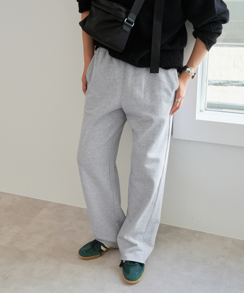 Spick & Span（スピックアンドスパン）の「《追加》裏毛イージーストレートパンツ（スウェットパンツ・レディース・ネイビー/ライトグレー・38/36）」の2枚目の写真