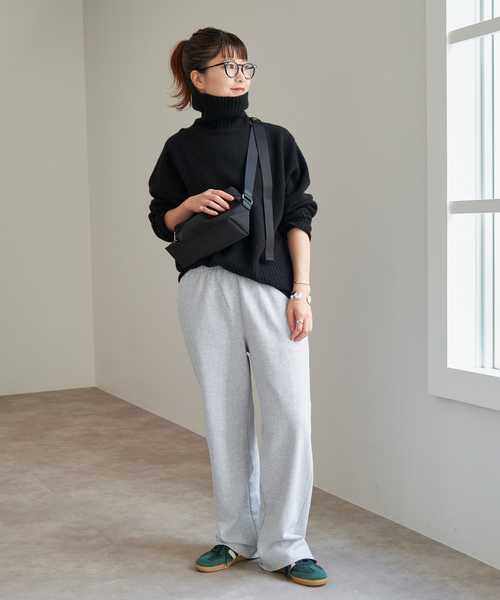 Spick & Span（スピックアンドスパン）の「《追加》裏毛イージーストレートパンツ（スウェットパンツ・レディース・ネイビー/ライトグレー・38/36）」の3枚目の写真