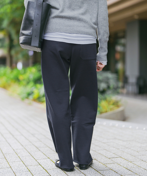 Spick & Span（スピックアンドスパン）の「《追加》裏毛イージーストレートパンツ（スウェットパンツ・レディース・ネイビー/ライトグレー・38/36）」の14枚目の写真