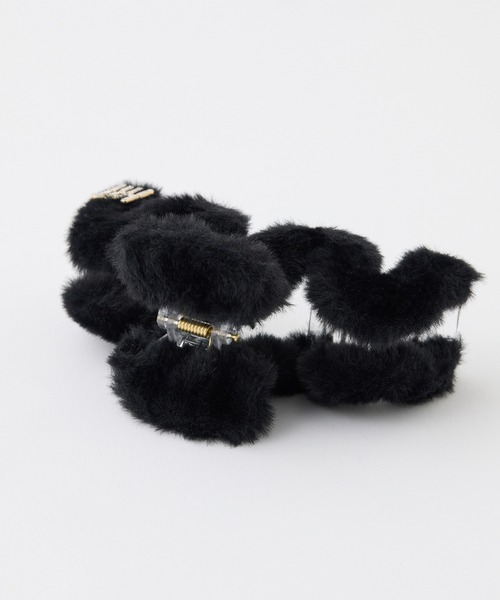 one after another NICE CLAUP（ワンアフターアナザーナイスクラップ）の「【Latini】ロゴ付きフェイクファークリップ（バレッタ/ヘアクリップ・レディース・ホワイト/ブラック・FREE）」の15枚目の写真