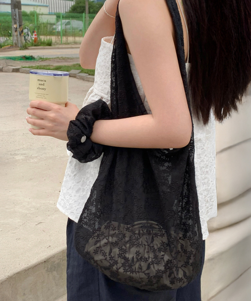 MUCU AND EBONY(ムクアンドエボニー)の「Veil Lace Bag & Scrunch SET _ Black(ショルダーバッグ・レディース・その他・FREE)」の3枚目の写真