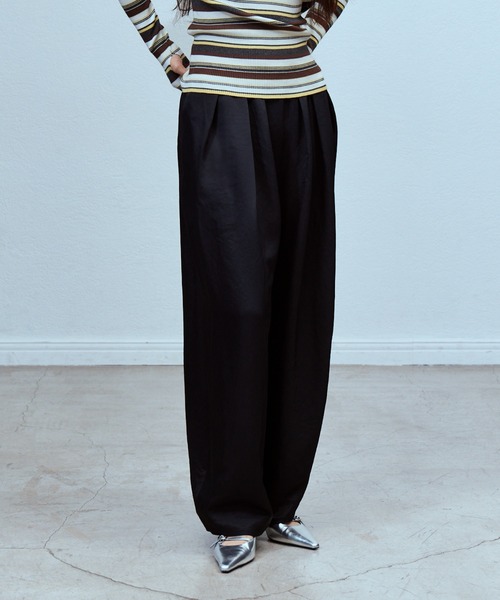THINGS THAT MATTER(シングス ザット マター)の「ROUND SILHOUETTE PANTS / ラウンド シルエット パンツ(スラックス・レディース・ブラウン/ネイビー/クリーム/ブラック・1/2)」の2枚目の写真