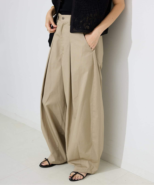 SLOBE IENA(スローブイエナ)の「《接触冷感/WEB限定/追加》ライトチノタックカーブトラウザー(チノパンツ・レディース・ブラック/ベージュ・36/38)」の2枚目の写真