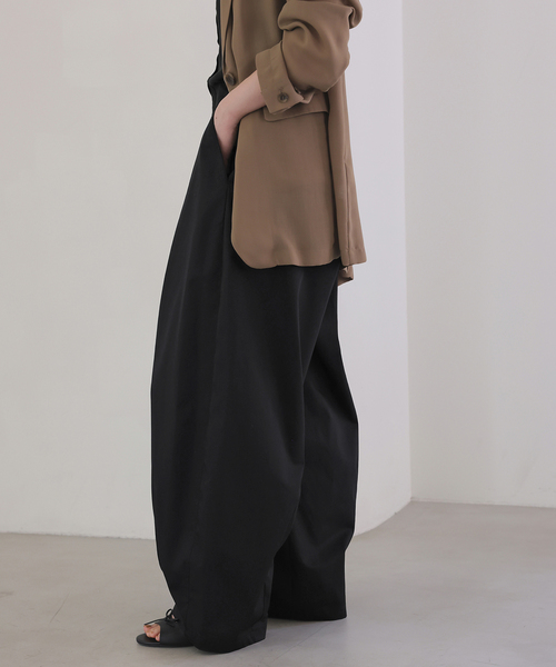 SLOBE IENA(スローブイエナ)の「《接触冷感/WEB限定/追加》ライトチノタックカーブトラウザー(チノパンツ・レディース・ブラック/ベージュ・36/38)」の17枚目の写真