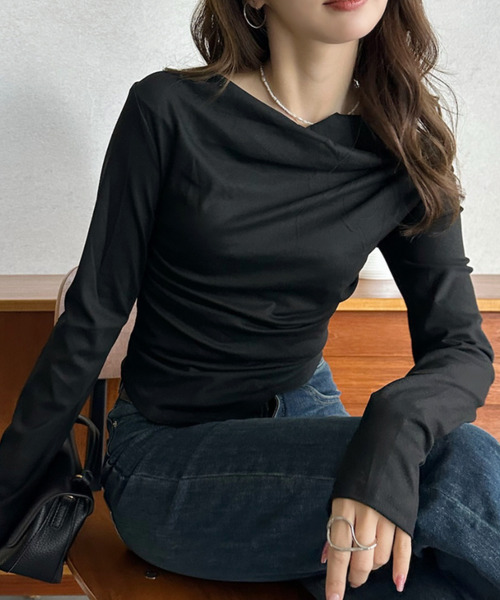Eclat one(エクラワン)の「【Eclat one】ドレープネック アシンメトリー 長袖 カットソー(Tシャツ/カットソー・レディース・アイボリー/ブラック/チャコール・FREE)」の3枚目の写真