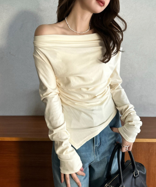 Eclat one(エクラワン)の「【Eclat one】ドレープネック アシンメトリー 長袖 カットソー(Tシャツ/カットソー・レディース・アイボリー/ブラック/チャコール・FREE)」の4枚目の写真