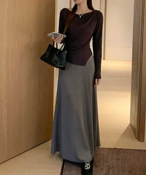 Eclat one(エクラワン)の「【Eclat one】ドレープネック アシンメトリー 長袖 カットソー(Tシャツ/カットソー・レディース・アイボリー/ブラック/チャコール・FREE)」の9枚目の写真
