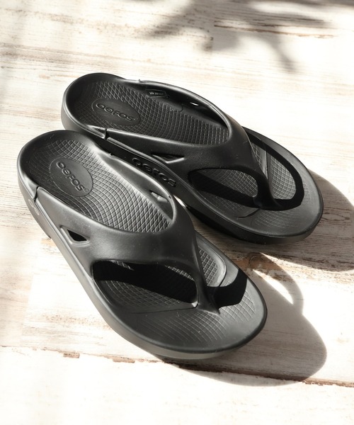 OOFOS(ウーフォス)の「【OOFOS/ウーフォス】OORIGINAL(ウーオリジナル)リカバリーサンダル(サンダル・レディース・ブラック・26cm/28cm/27cm/25cm/24cm/23cm)」の2枚目の写真
