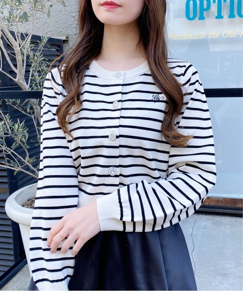 INGNI（イング）の「ビジューボタンニットカーディガン（カーディガン/ボレロ・レディース・ホワイト系その他4/オフホワイト/レッド/ネイビー/イエロー・M）」の2枚目の写真