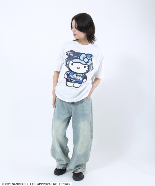 sanrio(サンリオ)の「HELLO KITTY EYELET TEE/ハローキティ ストリートビッグプリントTシャツ/カモフラ・レオパード/ピチT・ビッグシルエット(Tシャツ/カットソー・レディース・カモフラージュ/ブラック/レッド/ホワイト・L/M/S)」の13枚目の写真