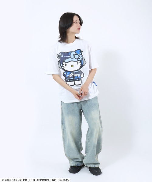 sanrio(サンリオ)の「HELLO KITTY EYELET TEE/ハローキティ ストリートビッグプリントTシャツ/カモフラ・レオパード/ピチT・ビッグシルエット(Tシャツ/カットソー・レディース・カモフラージュ/ブラック/レッド/ホワイト・L/M/S)」の14枚目の写真