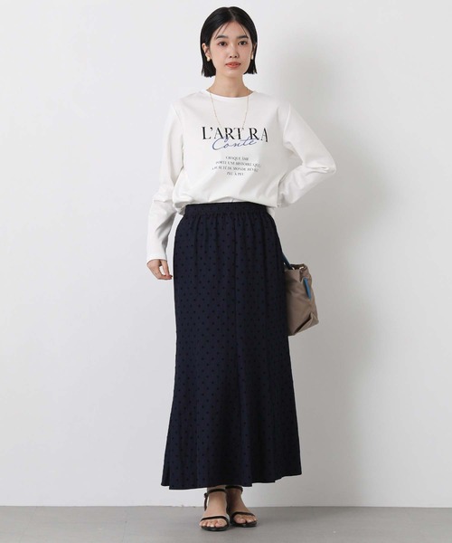 Gready Brilliant（グレディブリリアン）の「ブルー糸刺しゅうプリントT（Tシャツ/カットソー・レディース・オフホワイト・38）」の2枚目の写真