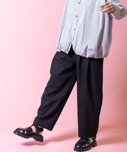 OSMOSIS（オズモーシス）の「タックカーブパンツ（その他パンツ・レディース・ブラウン/ブルー/ブラック/アイボリー・ONE SIZE）」の3枚目の写真