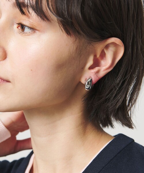 UNITED ARROWS（ユナイテッドアローズ）の「PLUMP C イヤリング（イヤリング・レディース・シルバー/ゴールド・FREE）」の2枚目の写真