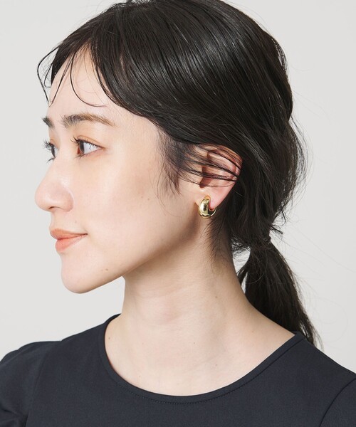 UNITED ARROWS（ユナイテッドアローズ）の「PLUMP C イヤリング（イヤリング・レディース・シルバー/ゴールド・FREE）」の3枚目の写真