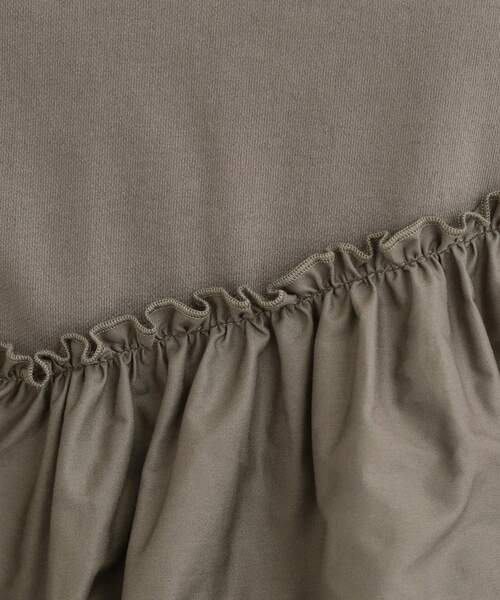 SHOO・LA・RUE（シューラルー）の「【洗濯機可】ほんのり甘い アシンメトリーフリルの上品トップス（スウェット・レディース・チャコールグレー/オフホワイト/ライトブルー・02/03）」の11枚目の写真