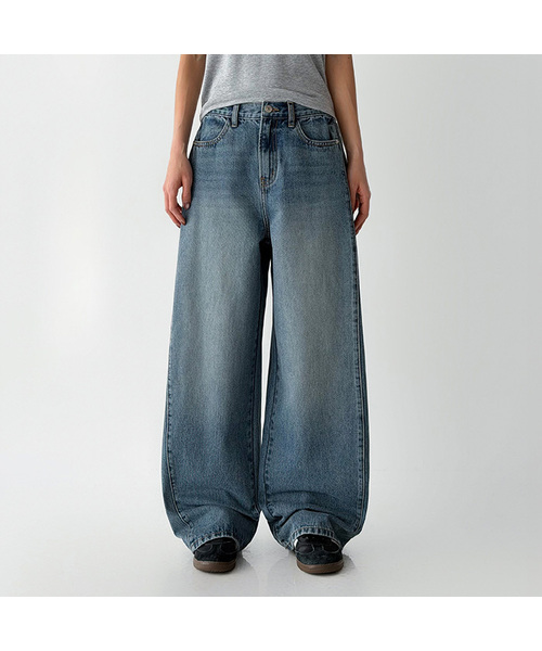 BBAEBBAE(ペッペ)の「サイドピンタックワイドデニムパンツ_ブルー(デニムパンツ・レディース・ブルー・SMALL/MEDIUM/LARGE/X-LARGE/XX-LARGE/XXX-LARGE)」の1枚目の写真