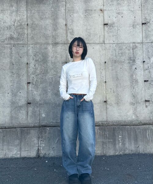 BBAEBBAE(ペッペ)の「サイドピンタックワイドデニムパンツ_ブルー(デニムパンツ・レディース・ブルー・SMALL/MEDIUM/LARGE/X-LARGE/XX-LARGE/XXX-LARGE)」の6枚目の写真