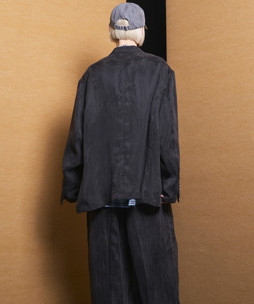MAISON SPECIAL(メゾンスペシャル)の「《UNISEX》Drape Fibrillated Twill Prime-Over-Over 2B Semi-double Tailored Jacket/ドレープフィブリルツイルプライムオーバー4Bセミダブルテーラードジャケット【MAISON SPECIAL/メゾンスペシャル】■セットアップ対応■(テーラードジャケット・メンズ・ブラック/ネイビー・2/1/0)」の7枚目の写真