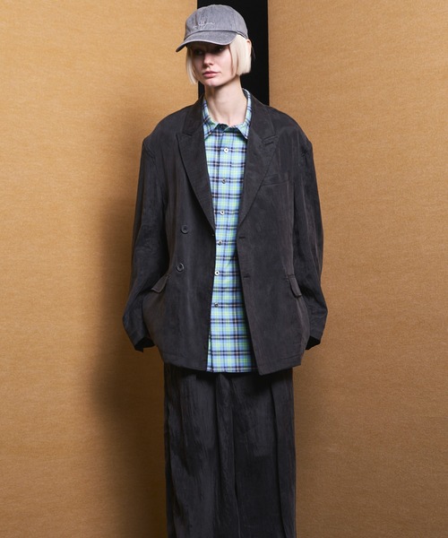 MAISON SPECIAL(メゾンスペシャル)の「《UNISEX》Drape Fibrillated Twill Prime-Over-Over 2B Semi-double Tailored Jacket/ドレープフィブリルツイルプライムオーバー4Bセミダブルテーラードジャケット【MAISON SPECIAL/メゾンスペシャル】■セットアップ対応■(テーラードジャケット・メンズ・ブラック/ネイビー・2/1/0)」の5枚目の写真