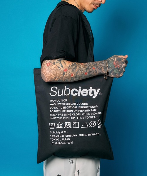 Subciety（サブサエティ）の「Label tote bag（トートバッグ・メンズ・ブルー/ブラック×ブルー/グリーン/ブラウン/バーガンディー/ブラック×ホワイト/ホワイト/スカイブルー/イエロー/オレンジ・FREE）」の3枚目の写真