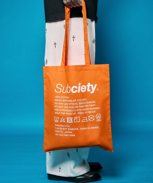 Subciety（サブサエティ）の「Label tote bag（トートバッグ・メンズ・ブルー/ブラック×ブルー/グリーン/ブラウン/バーガンディー/ブラック×ホワイト/ホワイト/スカイブルー/イエロー/オレンジ・FREE）」の10枚目の写真