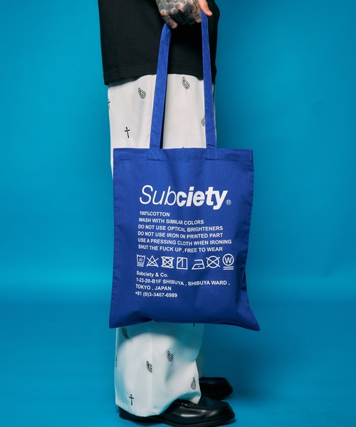 Subciety（サブサエティ）の「Label tote bag（トートバッグ・メンズ・ブルー/ブラック×ブルー/グリーン/ブラウン/バーガンディー/ブラック×ホワイト/ホワイト/スカイブルー/イエロー/オレンジ・FREE）」の7枚目の写真
