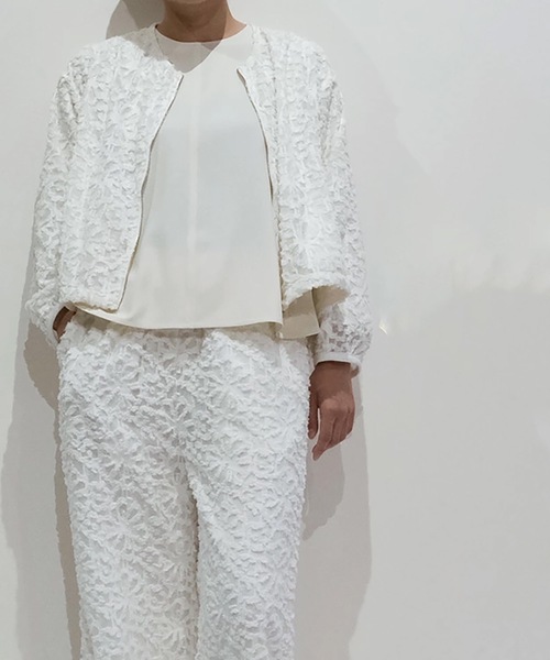vent blanc(ヴァンブラン)の「denicher デニシェ モノトーンフラワー ジャガードブルゾン(ノーカラージャケット・レディース・ブラック/アイボリー・FREE)」の7枚目の写真