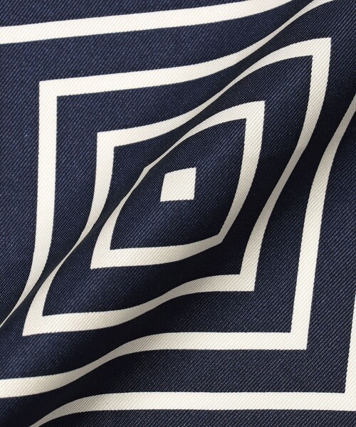 TOMORROWLAND （トゥモローランド）の「LE SCARF ストライプスカーフ（バンダナ/スカーフ・レディース・ネイビー/ライトベージュ・FREE）」の8枚目の写真