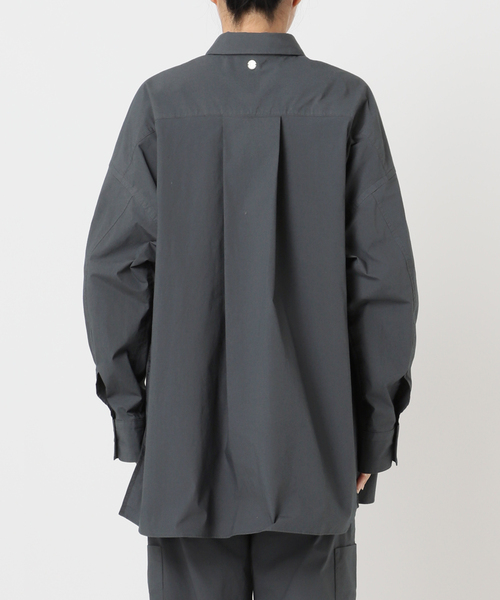 Spick & Span(スピックアンドスパン)の「NATURAL DYE BIG SH / ナチュラルダイビッグシャツ(シャツ/ブラウス・レディース・チャコールグレー/ライトグレー/ブラウン・FREE)」の10枚目の写真