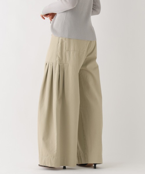 BAYFLOW（ベイフロー）の「[WEB限定]タックバルーンワイドチノパンツ / カーブフレアパンツ（チノパンツ・レディース・ブラック/ベージュ・SMALL/MEDIUM/LARGE）」の6枚目の写真