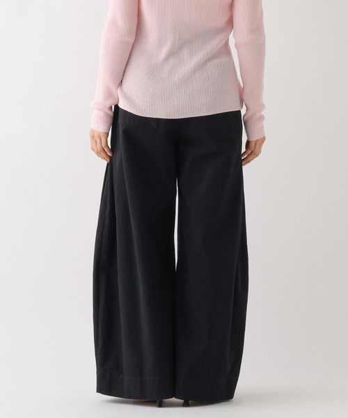 BAYFLOW（ベイフロー）の「[WEB限定]タックバルーンワイドチノパンツ / カーブフレアパンツ（チノパンツ・レディース・ブラック/ベージュ・SMALL/MEDIUM/LARGE）」の14枚目の写真