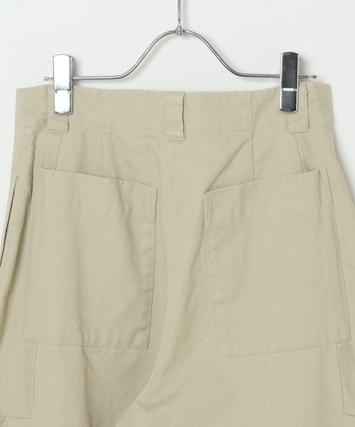 BAYFLOW（ベイフロー）の「[WEB限定]タックバルーンワイドチノパンツ / カーブフレアパンツ（チノパンツ・レディース・ブラック/ベージュ・SMALL/MEDIUM/LARGE）」の21枚目の写真