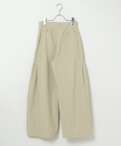 BAYFLOW（ベイフロー）の「[WEB限定]タックバルーンワイドチノパンツ / カーブフレアパンツ（チノパンツ・レディース・ブラック/ベージュ・SMALL/MEDIUM/LARGE）」の18枚目の写真