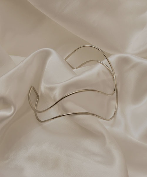 TONE SELECT GOODS（トーンセレクトグッズ）の「【resonance】シンプルデザイン メタル アームカフ／アームレット（バングル/リストバンド・レディース・ゴールド/シルバー・FREE）」の5枚目の写真