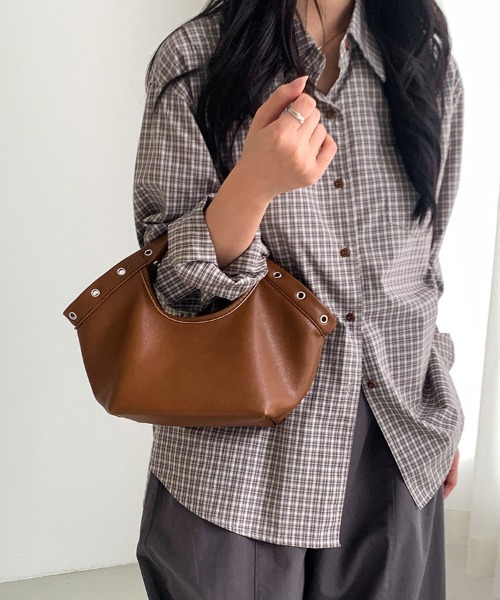ReRe(リリ)の「ミニ巾着付き×ハトメデザイン2WAYバック(ハンドバッグ・レディース・ブラック/ダークブラウン/ブラウン・FREE)」の3枚目の写真