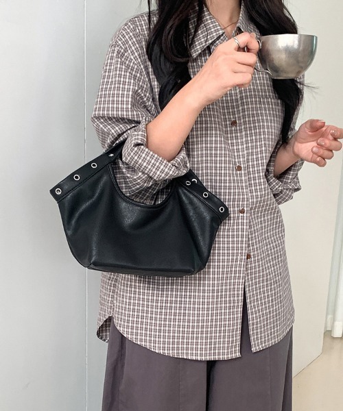 ReRe(リリ)の「ミニ巾着付き×ハトメデザイン2WAYバック(ハンドバッグ・レディース・ブラック/ダークブラウン/ブラウン・FREE)」の13枚目の写真