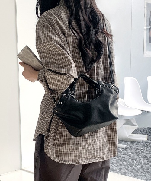 ReRe(リリ)の「ミニ巾着付き×ハトメデザイン2WAYバック(ハンドバッグ・レディース・ブラック/ダークブラウン/ブラウン・FREE)」の14枚目の写真