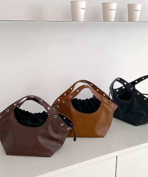 ReRe(リリ)の「ミニ巾着付き×ハトメデザイン2WAYバック(ハンドバッグ・レディース・ブラック/ダークブラウン/ブラウン・FREE)」の6枚目の写真