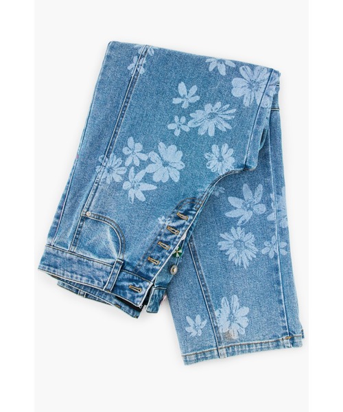 Desigual(デシグアル)の「フローラルプリントバルーンカットデニムパンツ【装飾ボタン×ステッチ仕様】(デニムパンツ・レディース・ブルー・34/36/38/40/42/44)」の2枚目の写真