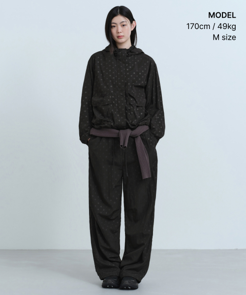 MUSINSA STANDARD WOMAN（ムシンサスタンダードウーマン）の「ウィメンズポルカドットウィンドブレーカージャケット[ブラック]（ナイロンジャケット・レディース・その他・X-SMALL/SMALL/MEDIUM/LARGE）」の2枚目の写真