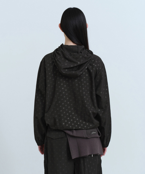 MUSINSA STANDARD WOMAN（ムシンサスタンダードウーマン）の「ウィメンズポルカドットウィンドブレーカージャケット[ブラック]（ナイロンジャケット・レディース・その他・X-SMALL/SMALL/MEDIUM/LARGE）」の3枚目の写真