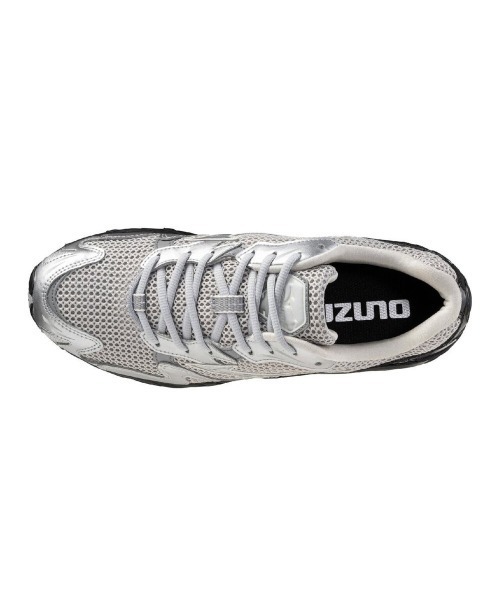 MIZUNO(ミズノ )の「ミズノ【MIZUNO】 - ウエーブライダー 10【WAVE RIDER 10 SILVER - D1GA261602】(スニーカー・メンズ・シルバー・28.0cm/27.0cm/25.5cm/25.0cm/24.5cm/24.0cm/23.5cm/23.0cm)」の4枚目の写真