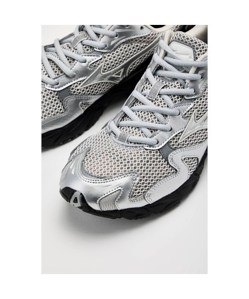 MIZUNO(ミズノ )の「ミズノ【MIZUNO】 - ウエーブライダー 10【WAVE RIDER 10 SILVER - D1GA261602】(スニーカー・メンズ・シルバー・28.0cm/27.0cm/25.5cm/25.0cm/24.5cm/24.0cm/23.5cm/23.0cm)」の7枚目の写真