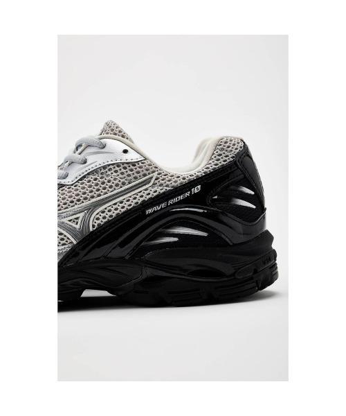 MIZUNO(ミズノ )の「ミズノ【MIZUNO】 - ウエーブライダー 10【WAVE RIDER 10 SILVER - D1GA261602】(スニーカー・メンズ・シルバー・28.0cm/27.0cm/25.5cm/25.0cm/24.5cm/24.0cm/23.5cm/23.0cm)」の11枚目の写真