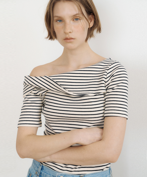 LUCIR ZU(ルシールズ)の「Stripe Twist One-Shoulder Top (cream)(Tシャツ/カットソー・レディース・その他・FREE)」の2枚目の写真