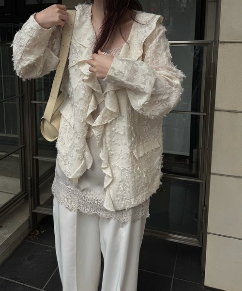 WILLFULLY（ウィルフリー）の「jacquard sheer ruffle frill shirt JK（ノーカラージャケット・レディース・アイボリー/ブラック・FREE）」の5枚目の写真