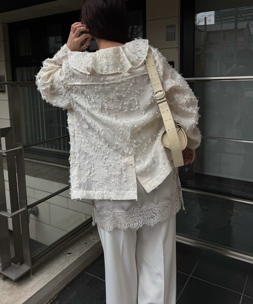 WILLFULLY（ウィルフリー）の「jacquard sheer ruffle frill shirt JK（ノーカラージャケット・レディース・アイボリー/ブラック・FREE）」の6枚目の写真